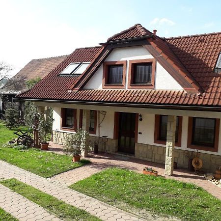 Apartman Kristina Ivachnova 49 Bešeňová Eksteriør billede