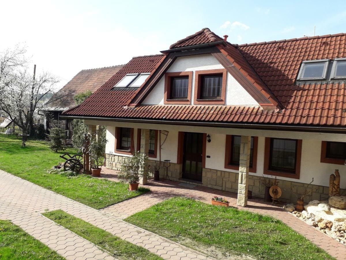 Apartman Kristina Ivachnova 49 Bešeňová Eksteriør billede